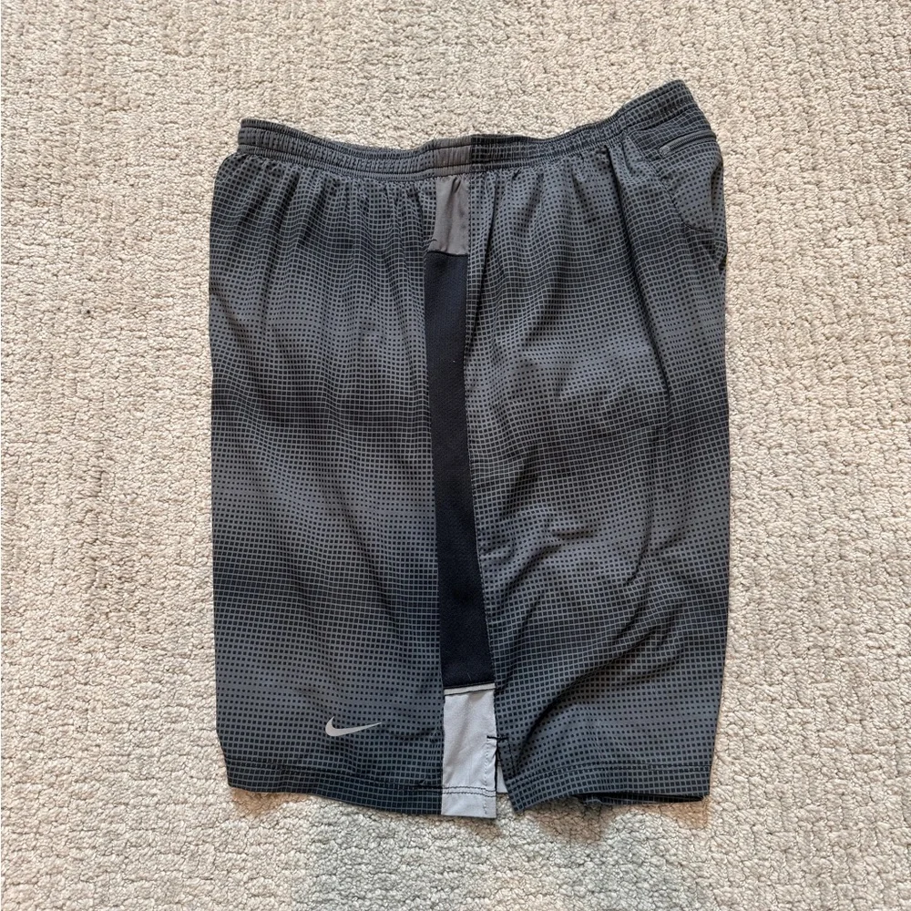 Nike Running Men's Gray and Black Running Shorts with Built in Liner size Large - Picture 8 of 9